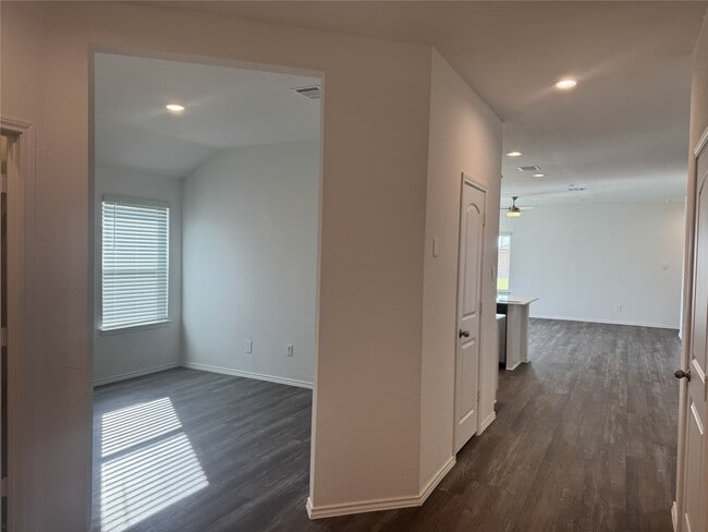 Building Photo - 5005 Almond Ter Dr