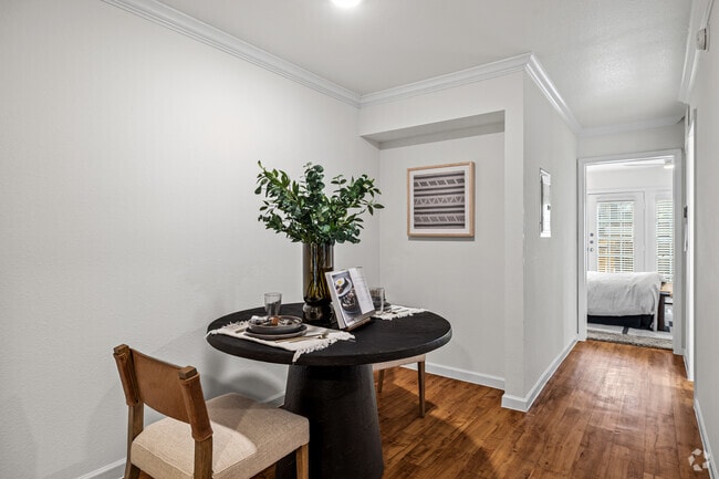 1BR, 1BA - 627SF - Dining - Lowell at Mueller