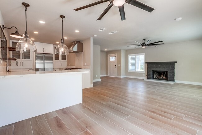 Building Photo - 1204 Palomar Pl