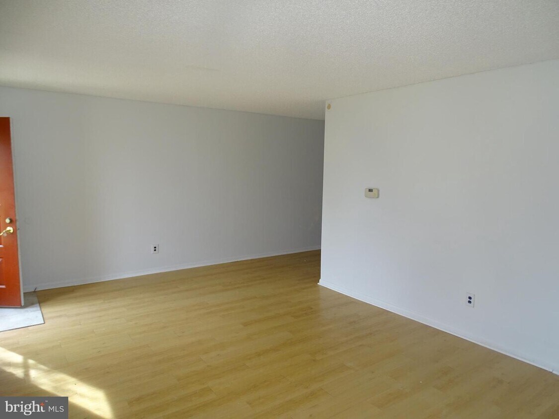 Foto principal - 4902 Oxford Ct