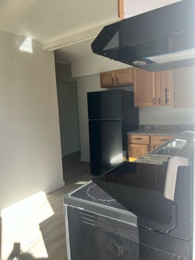 Foto del edificio - Spacious 3 bedroom 2 bath home with fenced...