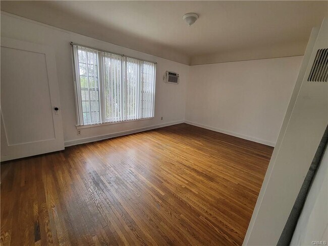 Foto del edificio - 2930 W 11th St