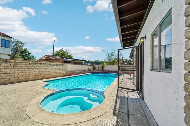 Building Photo - 3098 N Arrowhead Ave