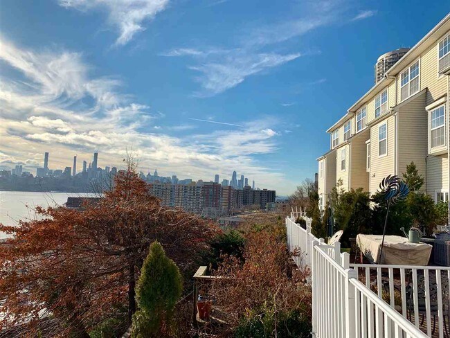 Foto del edificio - 54 Bergen Ridge Rd