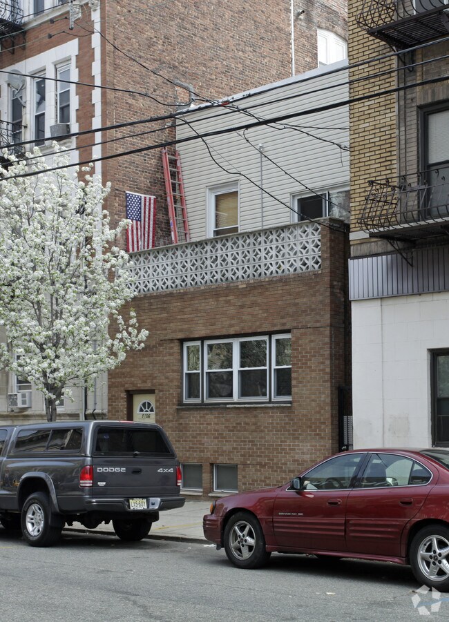 5106 Hudson Ave West New York Nj 07093 Apartments Home New Jersey West York 5106 Hudson Ave Primary Photo