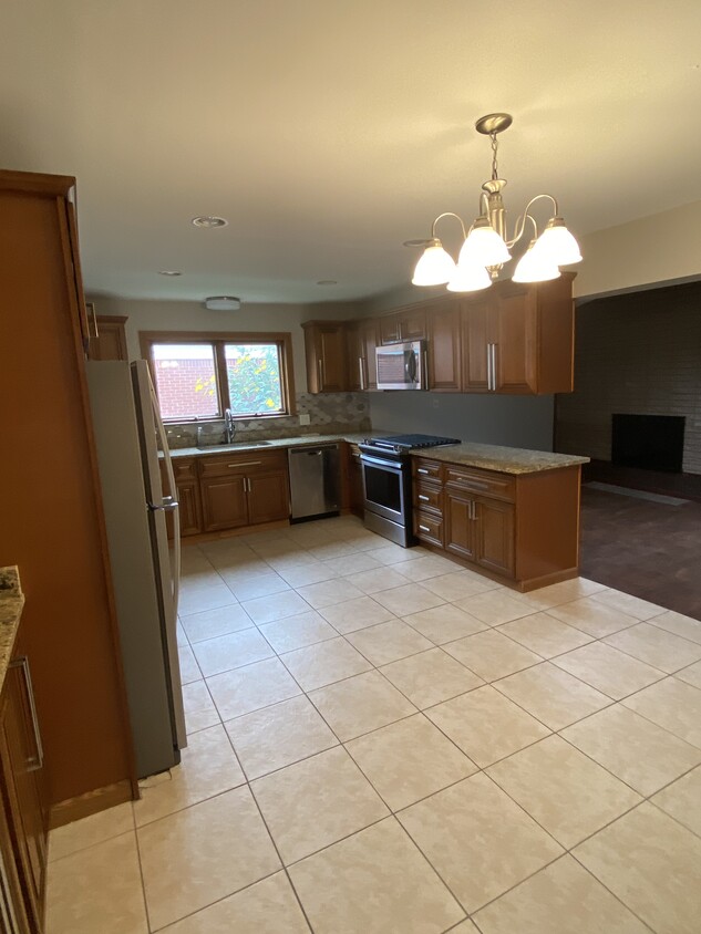 Primary Photo - 2911 Groves Dr