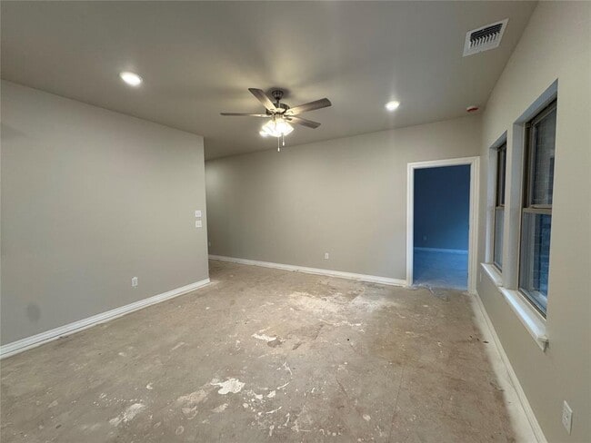 Building Photo - 6812 Labelle Dr