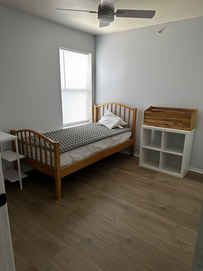 Photo - 10702 Mathom Landing (Universal City, TX) Townhome