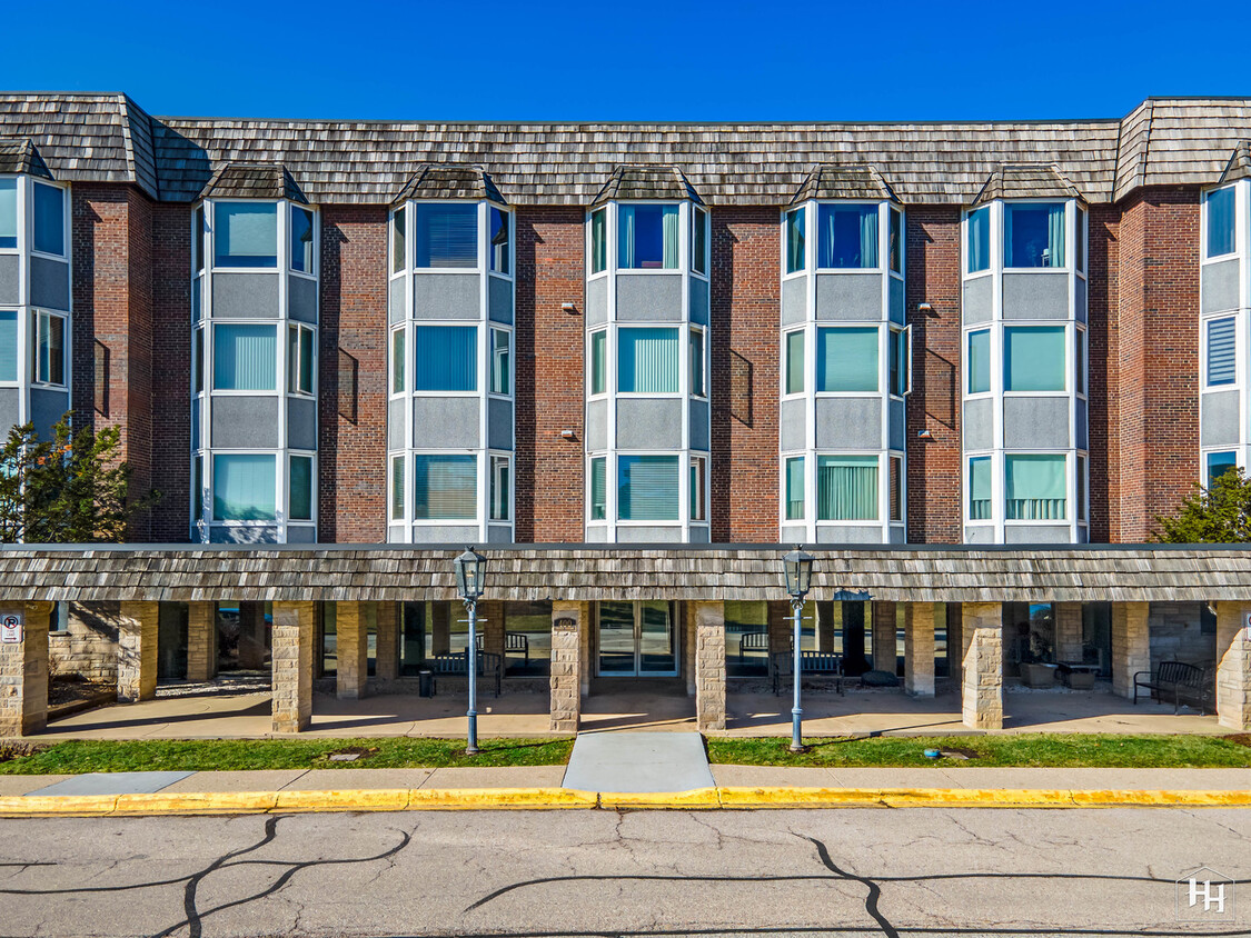 Primary Photo - 400 Thames Pkwy