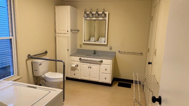 Foto del edificio - 412 E 5th St