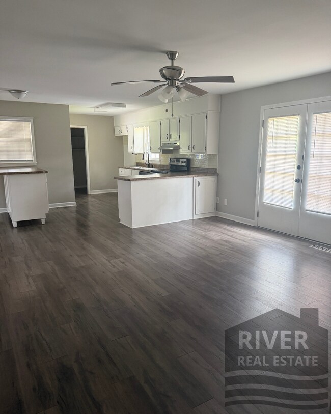 Building Photo - 2150 Estaline Dr