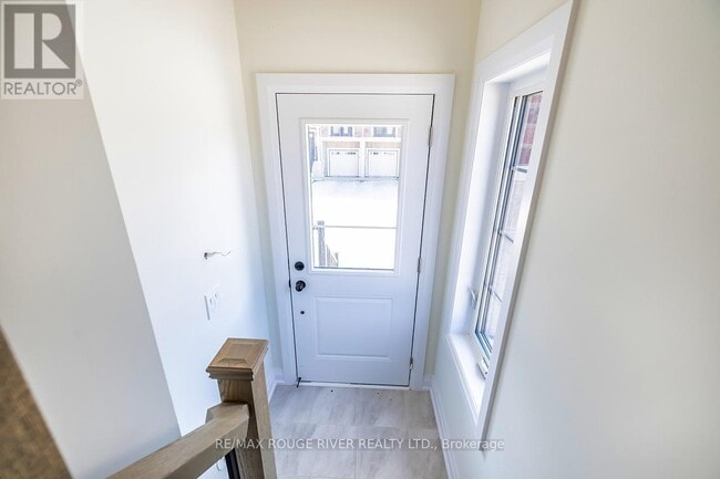 Building Photo - 10 Marret Ln