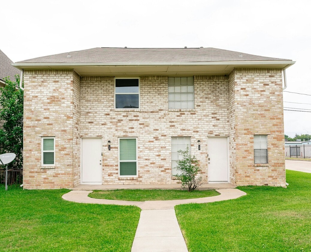 Primary Photo - 12202 Ormandy St