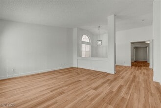 Building Photo - 904 Ambusher St