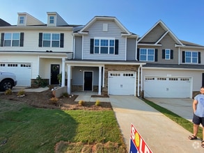 Building Photo - 917 Hillman Ln