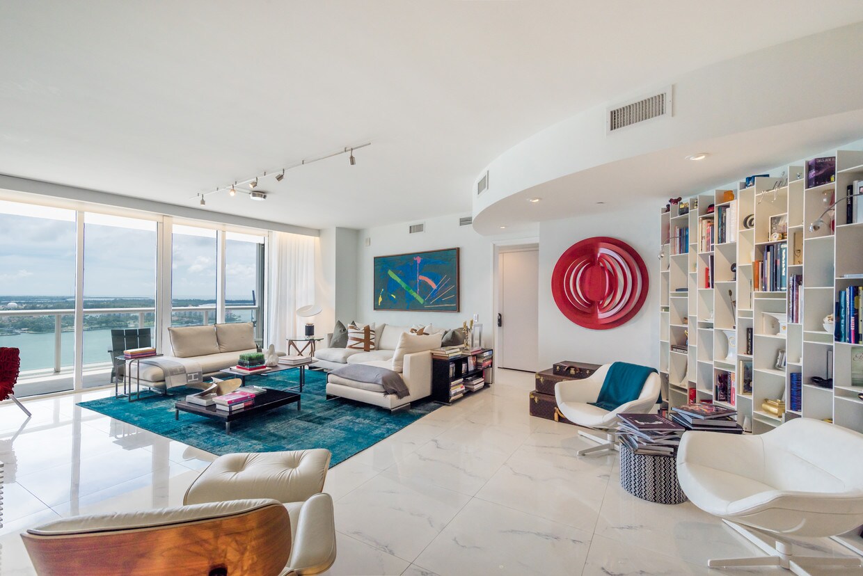 Large Living Room - 450 Alton Rd