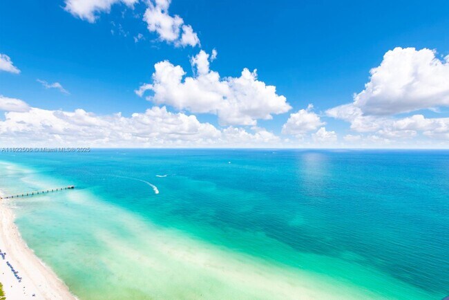 Foto del edificio - 15701 Collins Ave