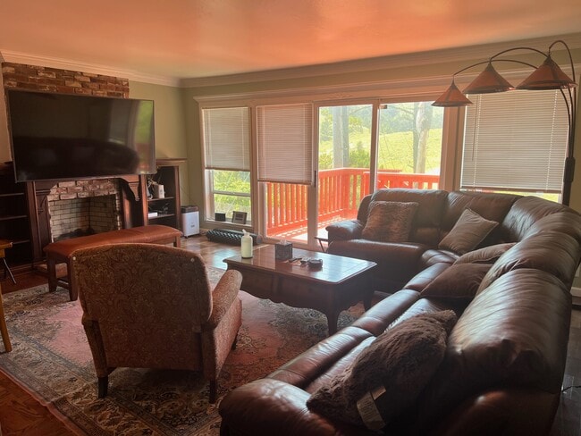 Building Photo - 261 Merced Dr