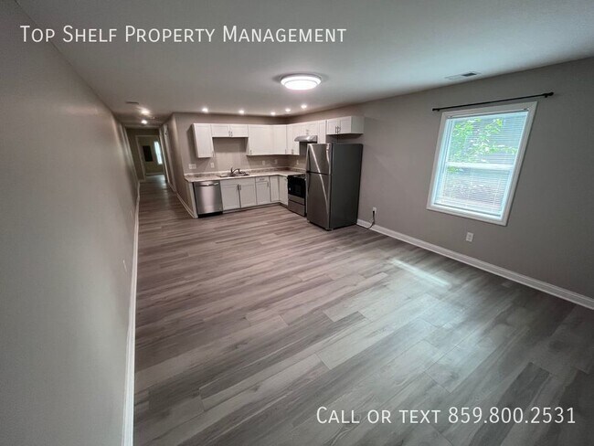 Foto del edificio - 2 Bedroom Updated Duplex FEB RENT FREE!