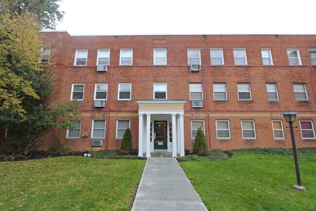 Front entrance of the building - 13773 Cedar Rd