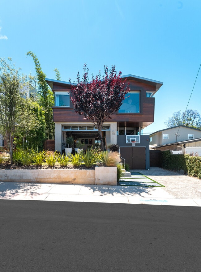 Building Photo - 1149 Pine Ave