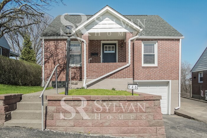 Foto principal - This home exudes a cheerful and welcoming charm!