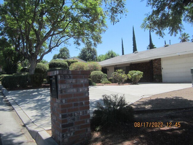 Building Photo - 3 br, 2.5 bath House - 1290 HIGHRIDGE ST