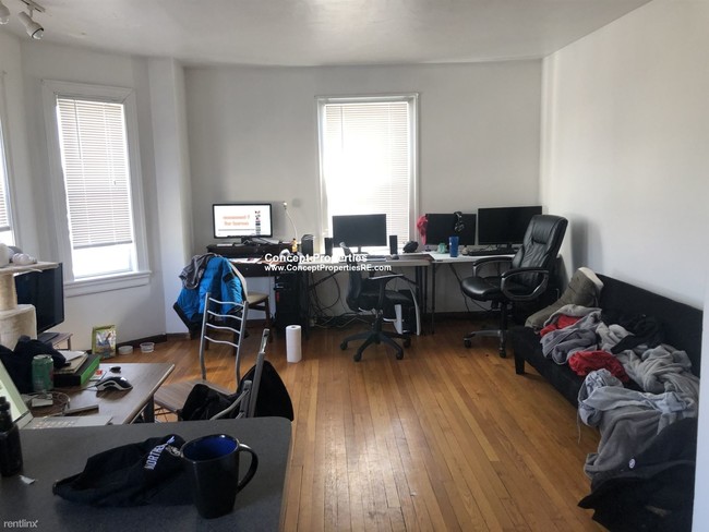 Building Photo - 3 br, 1 bath  - 87 Sheridan St Apt 4M