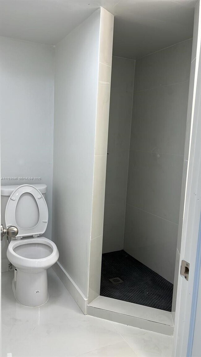 Foto del edificio - 6051 Arthur St