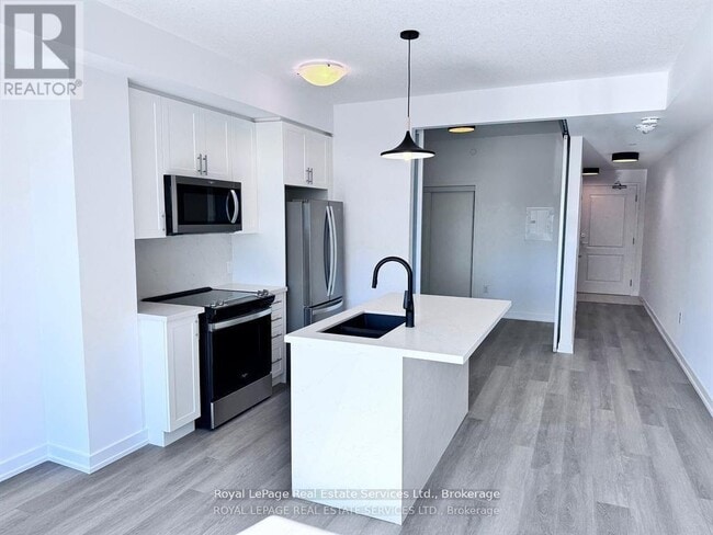 Building Photo - 460 Dundas St E