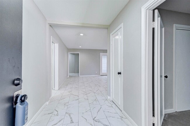 Building Photo - 5439 Lymbar Dr