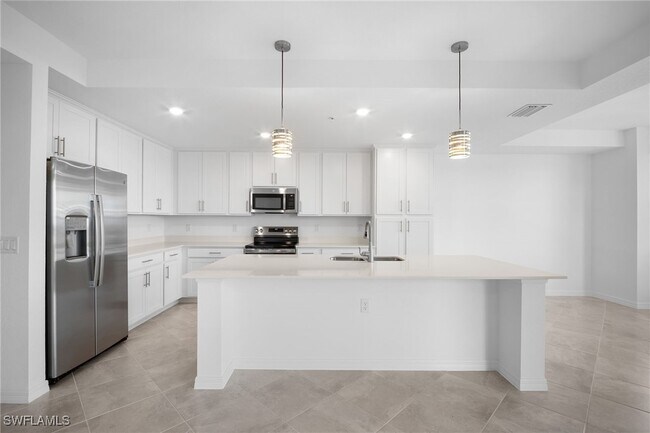 Building Photo - 15345 Grn Acrs Ave