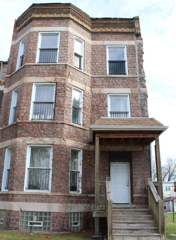 Primary Photo - 7243 S Stony Island Ave