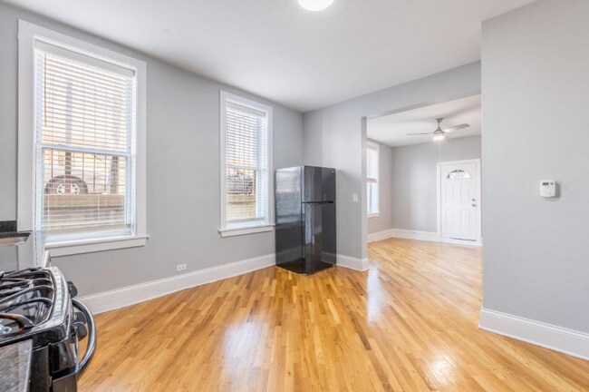 Building Photo - 2058 W 21st Pl