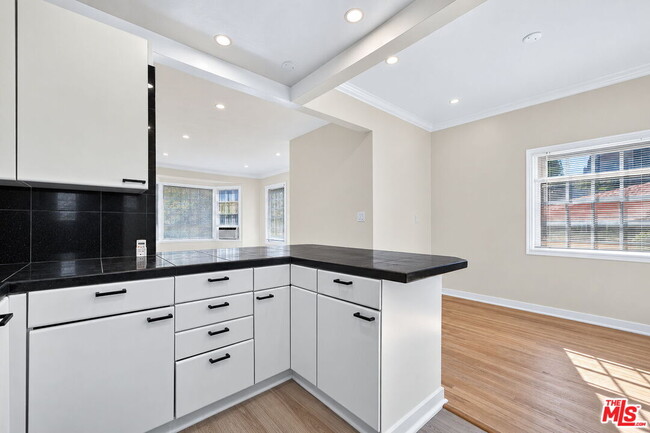Building Photo - 215 S Gale Dr