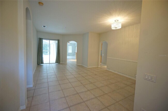 Building Photo - 10441 Greendale Dr