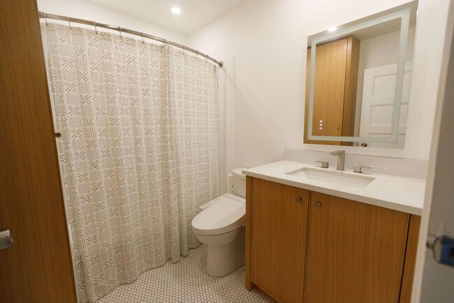 Foto del edificio - Beautifully updated 2 bedroom in Springfie...