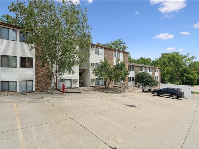 Building Photo - 812 Benton Dr