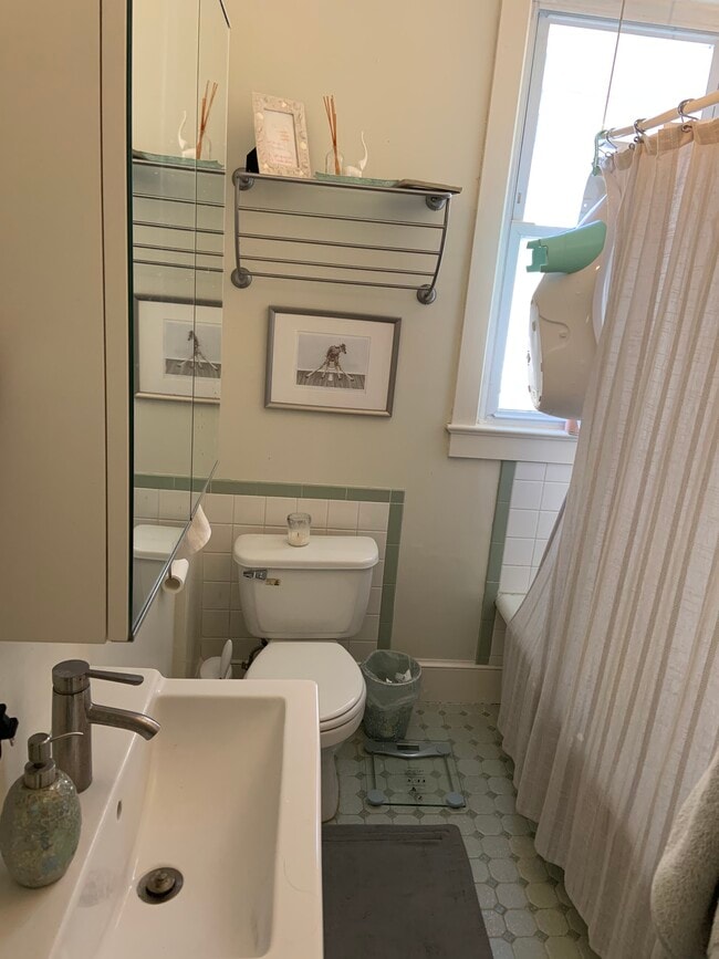 Bathroom - 6604 1st St NW