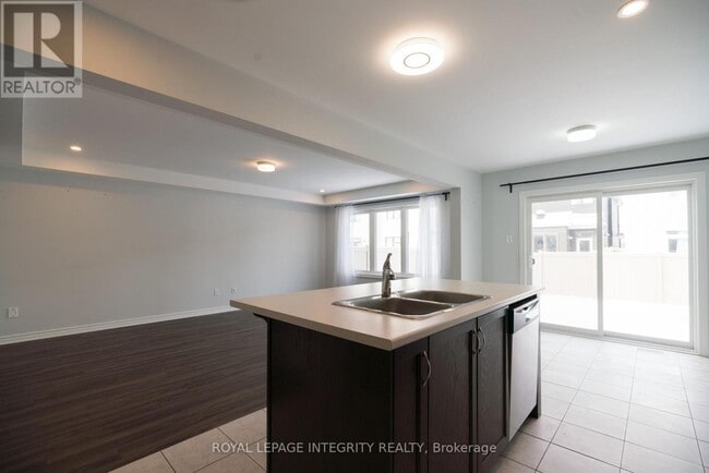 Photo du bâtiment - 754 Derreen Ave