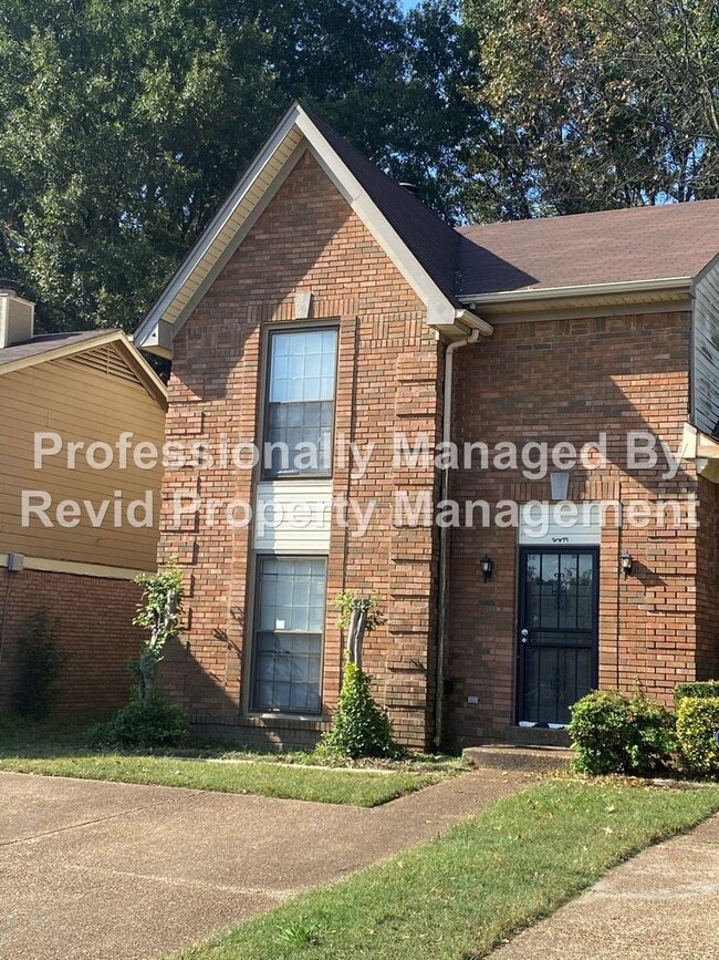 Building Photo - 2 Bedroom Townhome