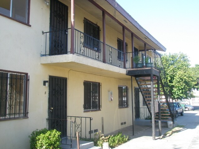 Foto del edificio - 805 N Santa Fe Ave