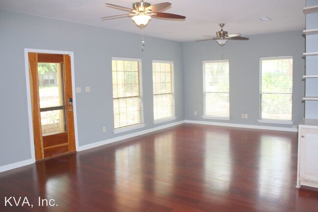 Building Photo - 1118 San Augustine Dr