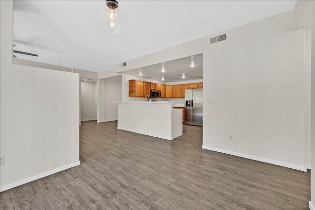 Foto del edificio - Beautiful 2-Bedroom Condo in Downtown Summerlin!