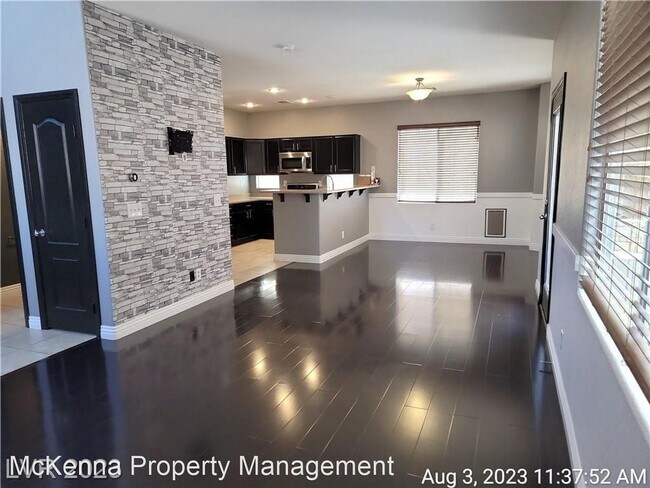 Foto del edificio - 3 br, 2.5 bath House - 10619 Lessona St