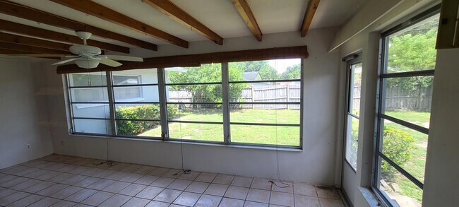 Foto del edificio - 1329 Fairfield Dr