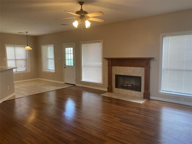 Building Photo - 104 Sumac St