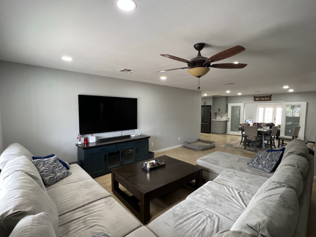 Foto del edificio - 2130 E Greenway Dr