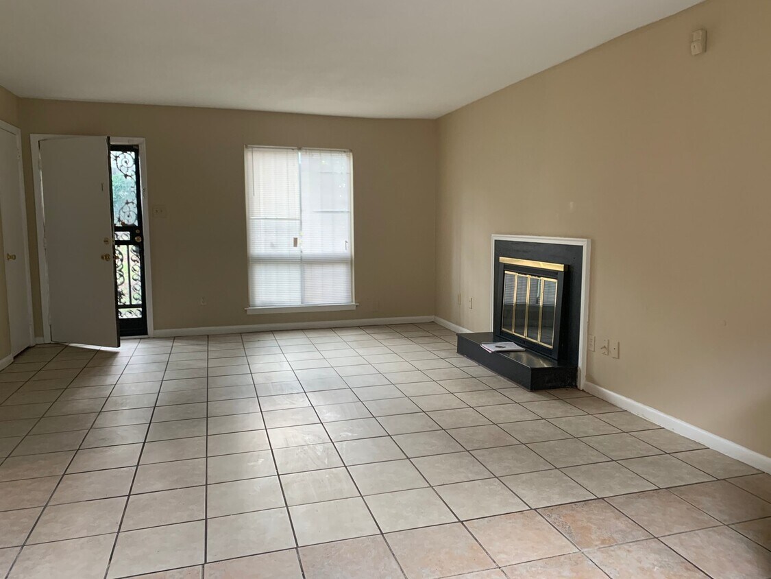 Foto principal - Two Bedroom Two Bath in the Shelby Meadows...