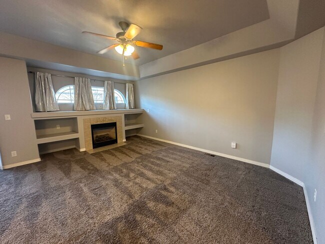 Building Photo - Beautiful 3/3/2 West Side Townhome with Views Available Now!!!